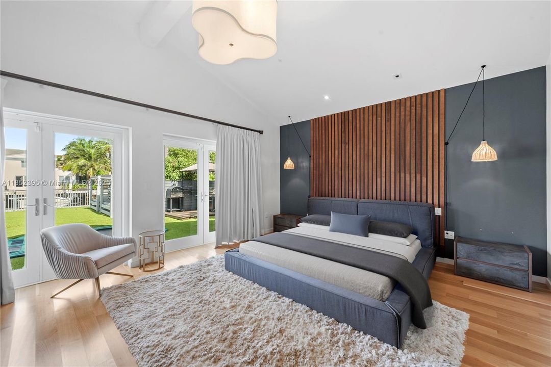 For Sale: $8,995,000 (7 beds, 5 baths, 4596 Square Feet)