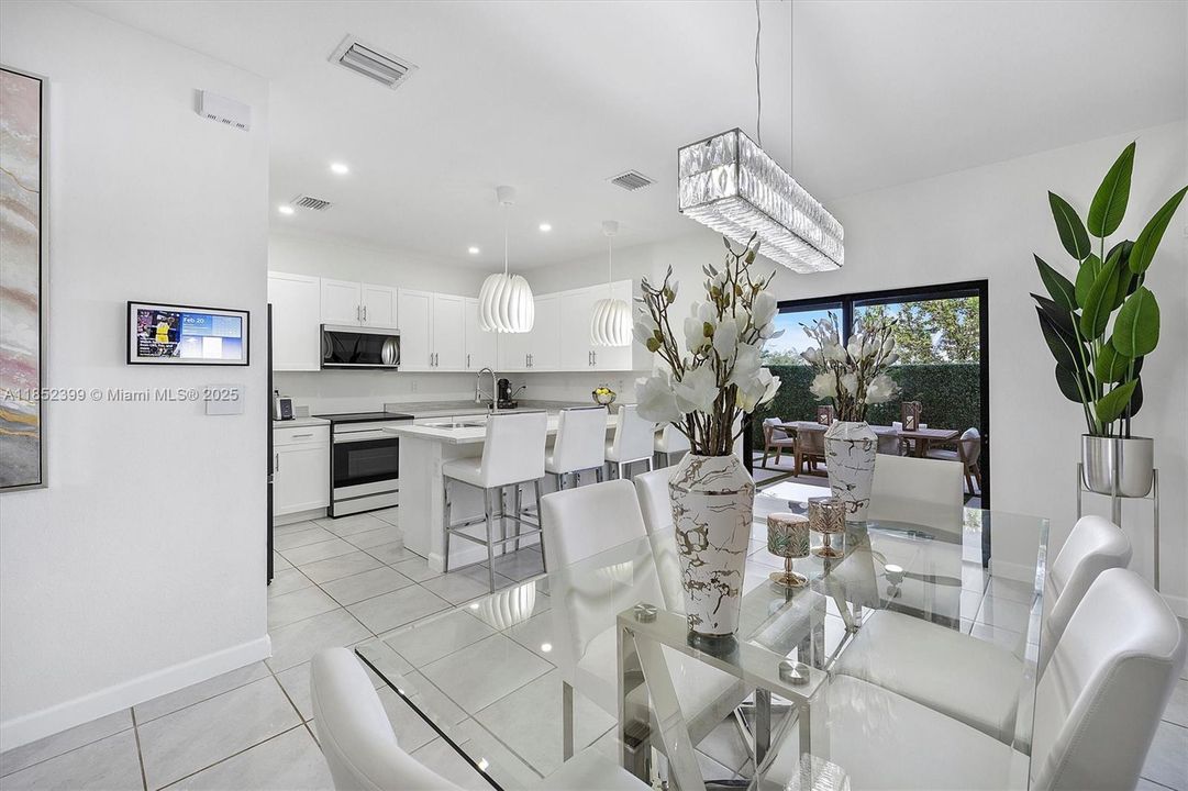 Недавно продано: $452,000 (3 спален, 2 ванн, 1539 Квадратных фут)