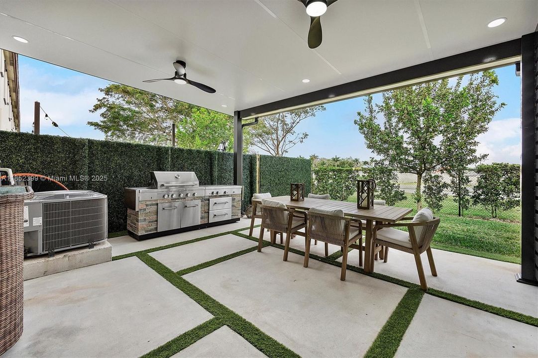 Недавно продано: $452,000 (3 спален, 2 ванн, 1539 Квадратных фут)