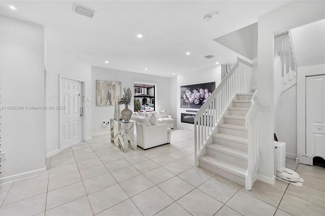 Недавно продано: $452,000 (3 спален, 2 ванн, 1539 Квадратных фут)