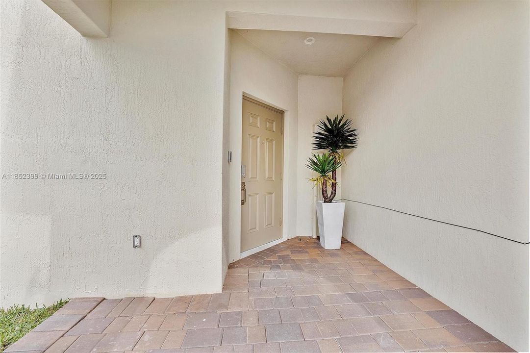 Недавно продано: $452,000 (3 спален, 2 ванн, 1539 Квадратных фут)