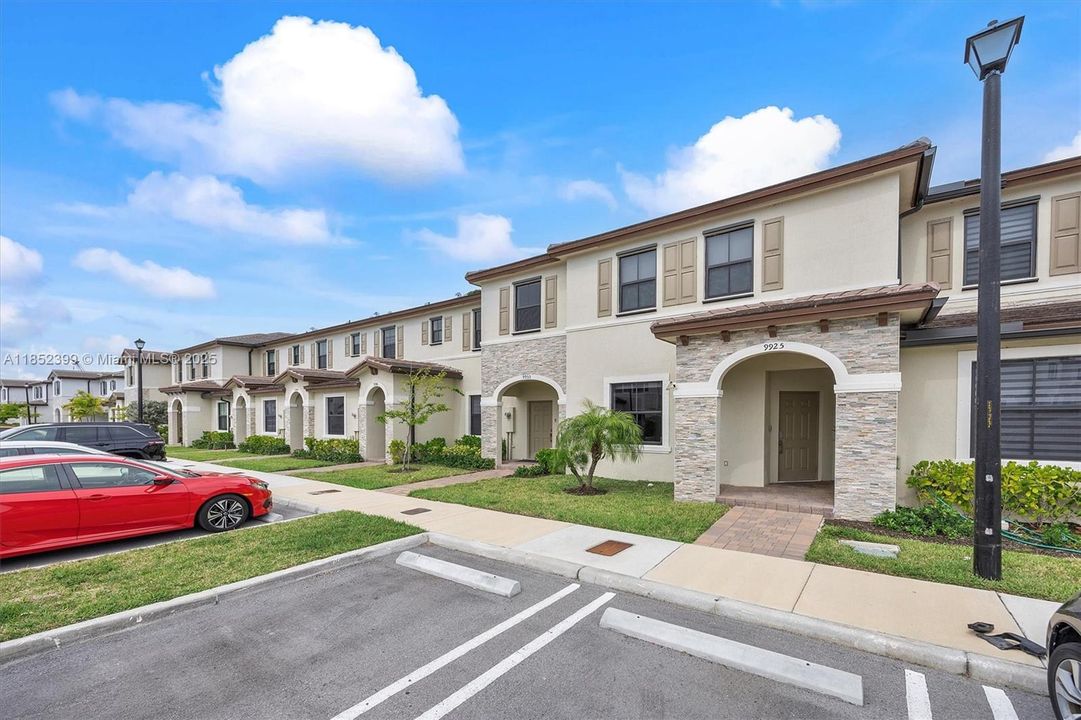 Недавно продано: $452,000 (3 спален, 2 ванн, 1539 Квадратных фут)