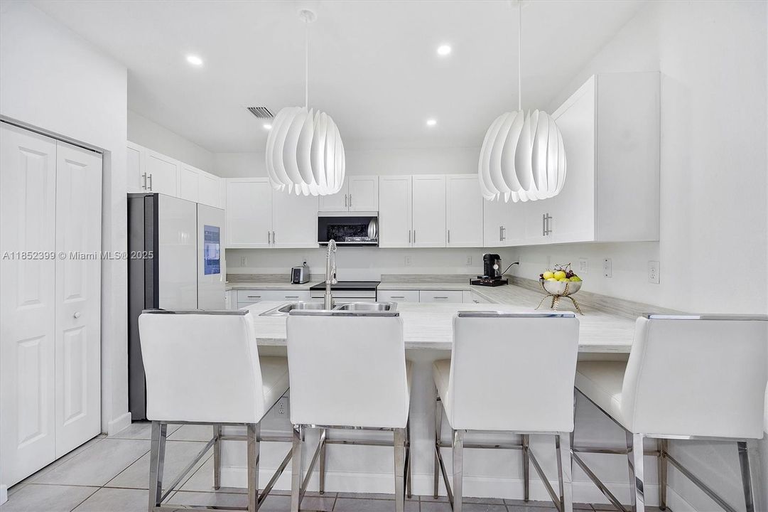 Недавно продано: $452,000 (3 спален, 2 ванн, 1539 Квадратных фут)