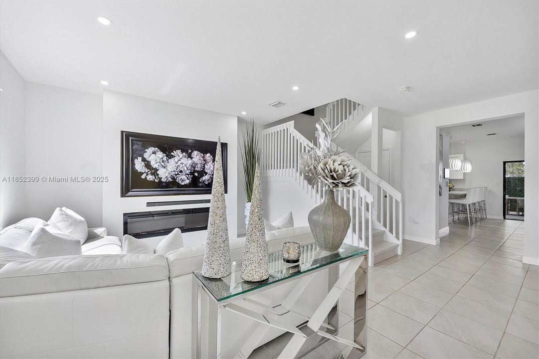 Недавно продано: $452,000 (3 спален, 2 ванн, 1539 Квадратных фут)