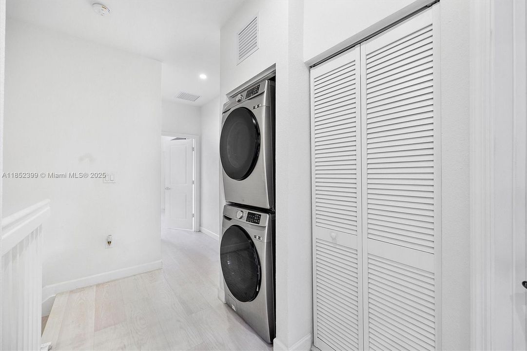 Недавно продано: $452,000 (3 спален, 2 ванн, 1539 Квадратных фут)