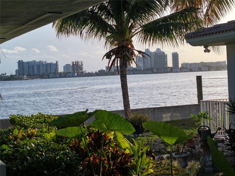 En Venta: $350,000 (2 camas, 2 baños, 1035 Pies cuadrados)