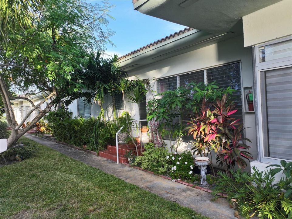 En Venta: $350,000 (2 camas, 2 baños, 1035 Pies cuadrados)