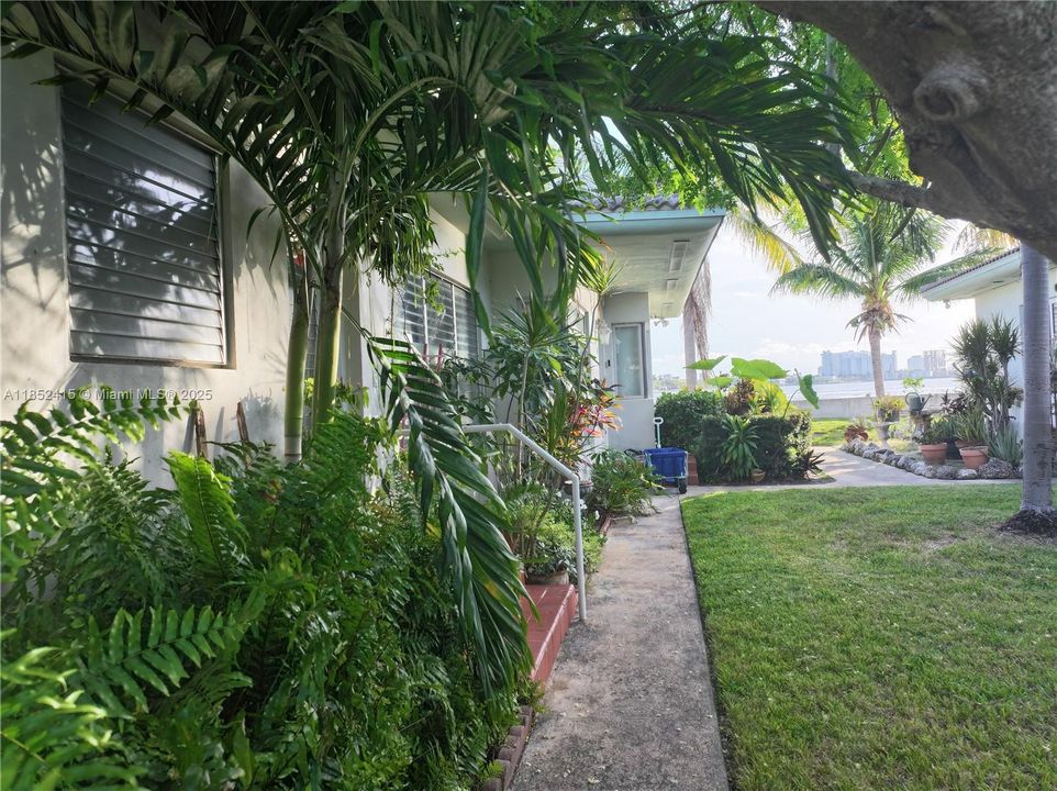 En Venta: $350,000 (2 camas, 2 baños, 1035 Pies cuadrados)