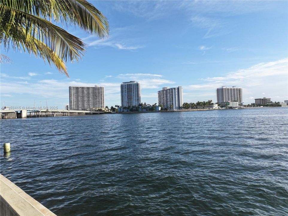 En Venta: $350,000 (2 camas, 2 baños, 1035 Pies cuadrados)