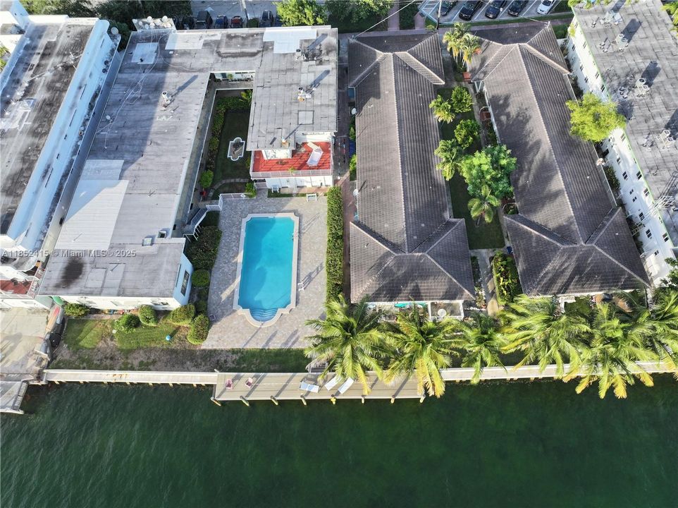 En Venta: $350,000 (2 camas, 2 baños, 1035 Pies cuadrados)