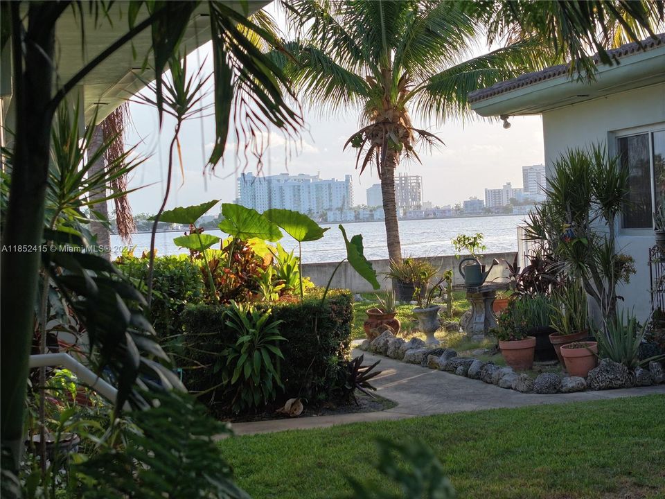 En Venta: $350,000 (2 camas, 2 baños, 1035 Pies cuadrados)