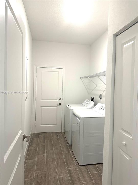 Под контрактом: $3,150 (3 спален, 2 ванн, 1758 Квадратных фут)