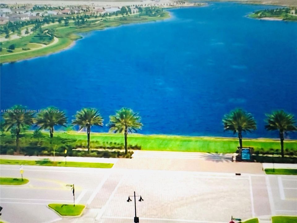 Под контрактом: $3,150 (3 спален, 2 ванн, 1758 Квадратных фут)