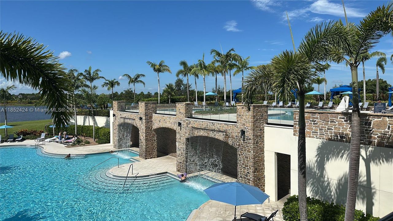 Под контрактом: $3,150 (3 спален, 2 ванн, 1758 Квадратных фут)