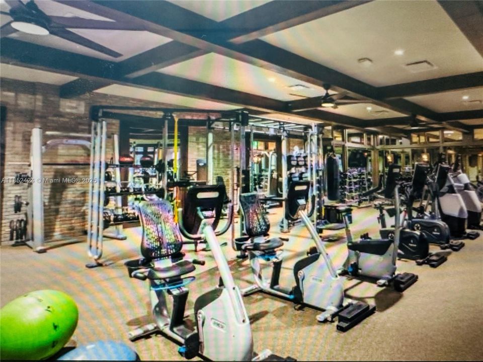 Под контрактом: $3,150 (3 спален, 2 ванн, 1758 Квадратных фут)