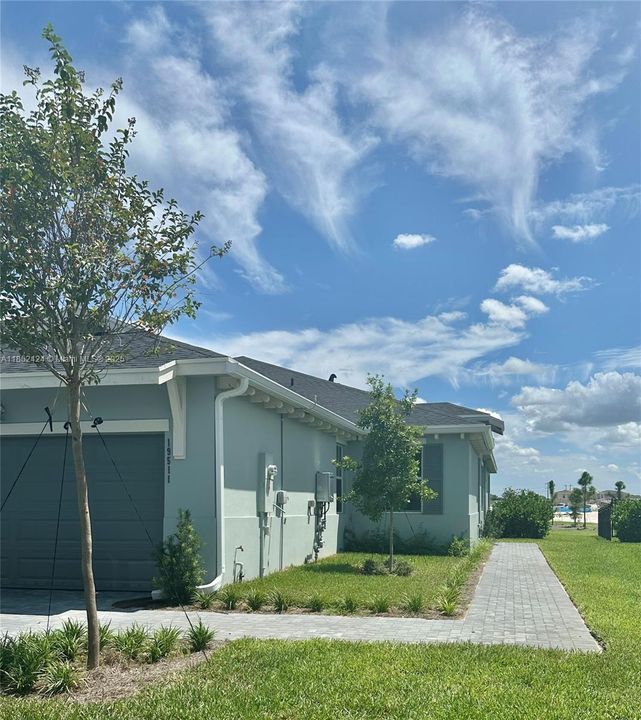 Под контрактом: $3,150 (3 спален, 2 ванн, 1758 Квадратных фут)