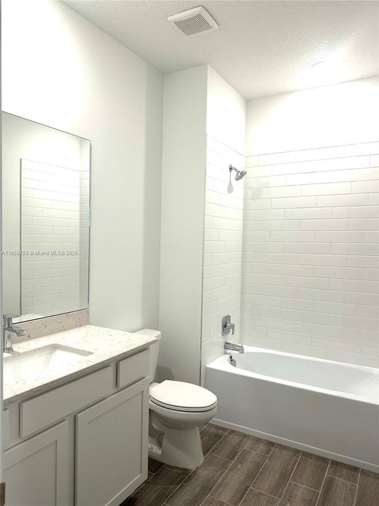 Под контрактом: $3,150 (3 спален, 2 ванн, 1758 Квадратных фут)