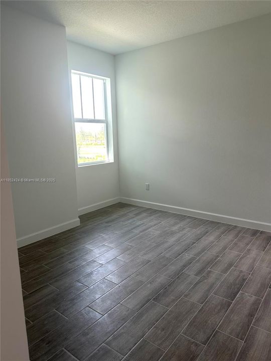 Под контрактом: $3,150 (3 спален, 2 ванн, 1758 Квадратных фут)