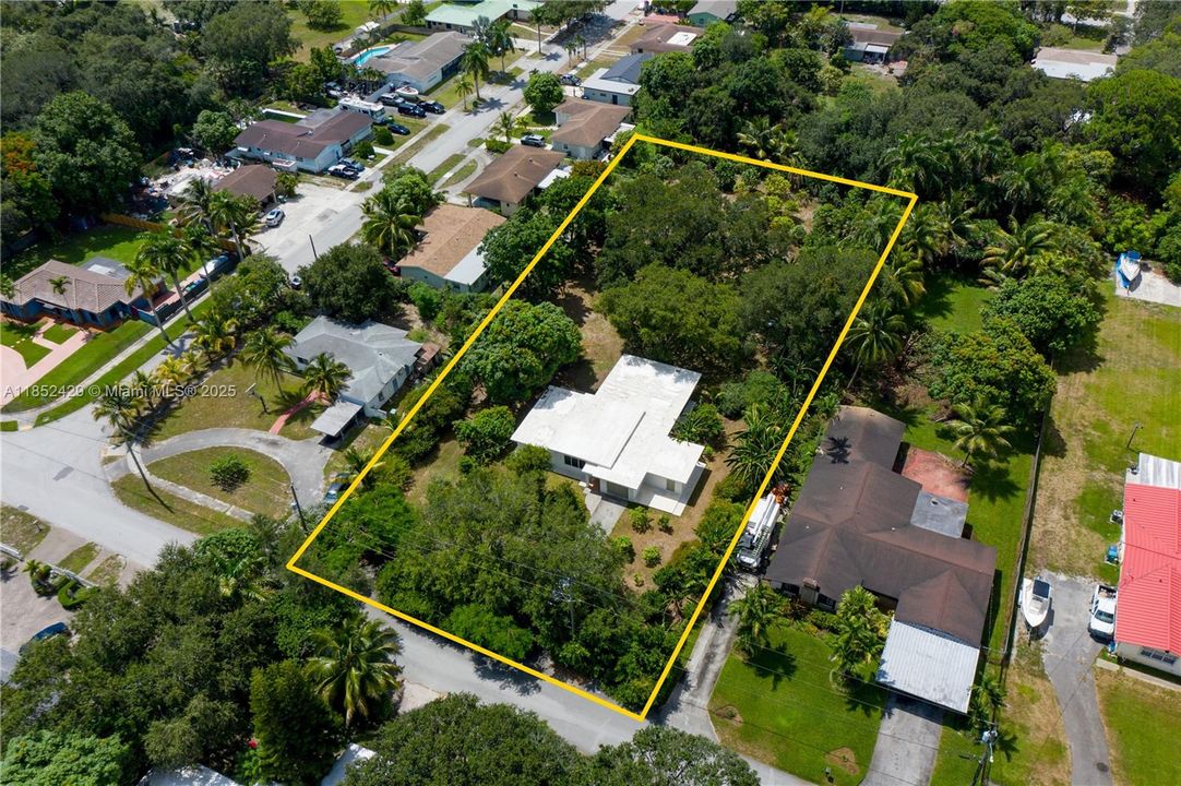 Недавно продано: $840,000 (3 спален, 2 ванн, 2431 Квадратных фут)