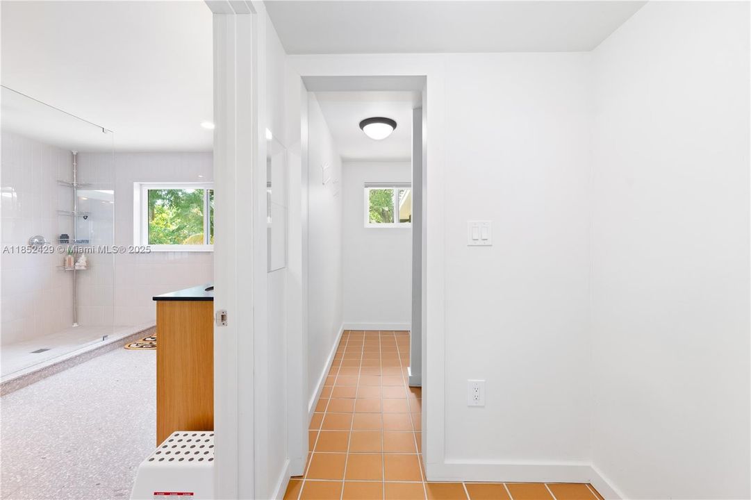 Недавно продано: $840,000 (3 спален, 2 ванн, 2431 Квадратных фут)