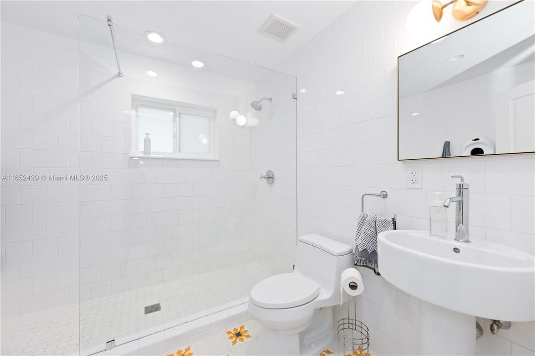 Недавно продано: $840,000 (3 спален, 2 ванн, 2431 Квадратных фут)