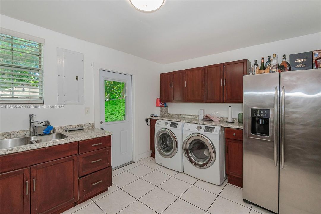 На продажу: $599,000 (0 спален, 0 ванн, 1560 Квадратных фут)