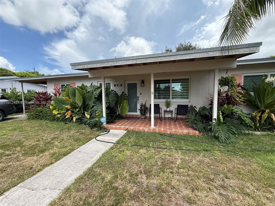 Недавно продано: $644,995 (5 спален, 4 ванн, 1956 Квадратных фут)