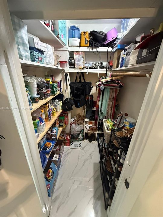 Недавно продано: $644,995 (5 спален, 4 ванн, 1956 Квадратных фут)