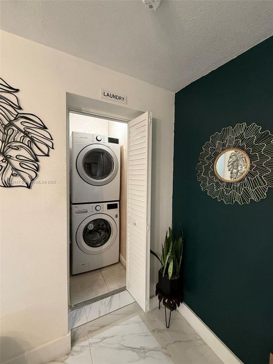 Недавно продано: $644,995 (5 спален, 4 ванн, 1956 Квадратных фут)