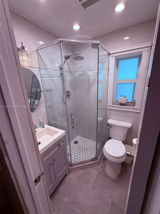 Недавно продано: $644,995 (5 спален, 4 ванн, 1956 Квадратных фут)