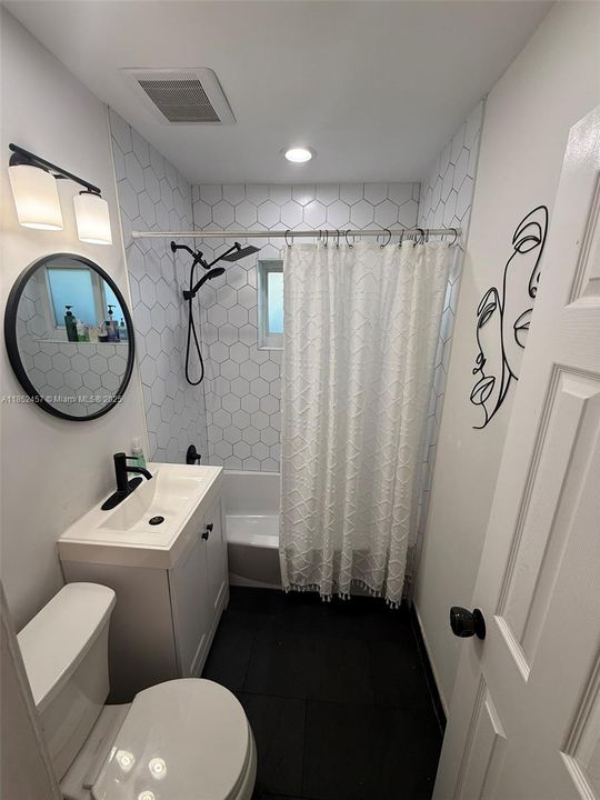 Недавно продано: $644,995 (5 спален, 4 ванн, 1956 Квадратных фут)