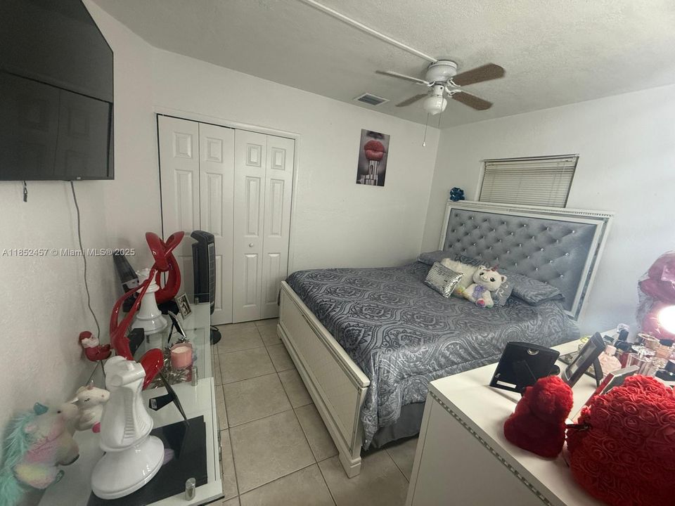 Недавно продано: $644,995 (5 спален, 4 ванн, 1956 Квадратных фут)