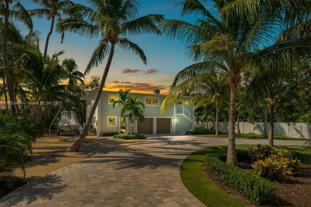 For Sale: $3,325,000 (4 beds, 3 baths, 0 Square Feet)