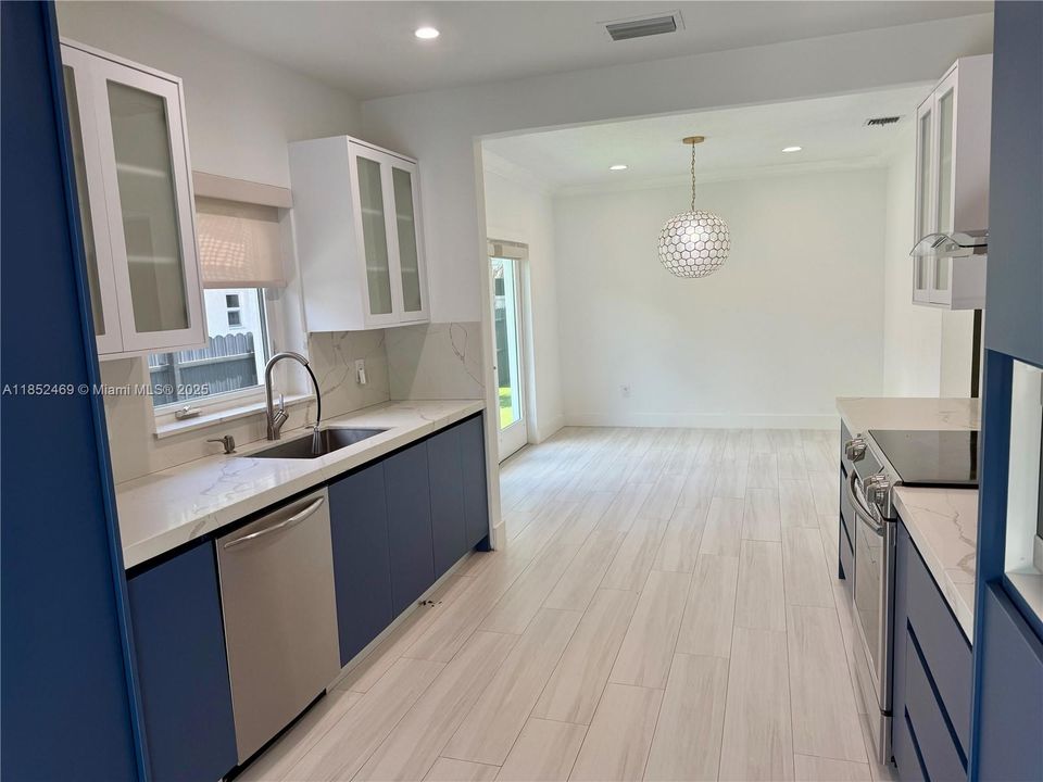 Недавно арендовано: $6,300 (3 спален, 2 ванн, 1568 Квадратных фут)