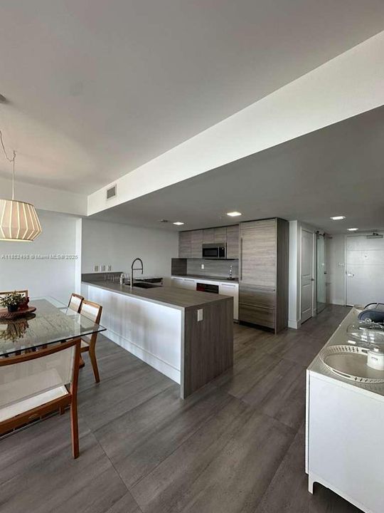 For Sale: $1,100,000 (3 beds, 3 baths, 1753 Square Feet)