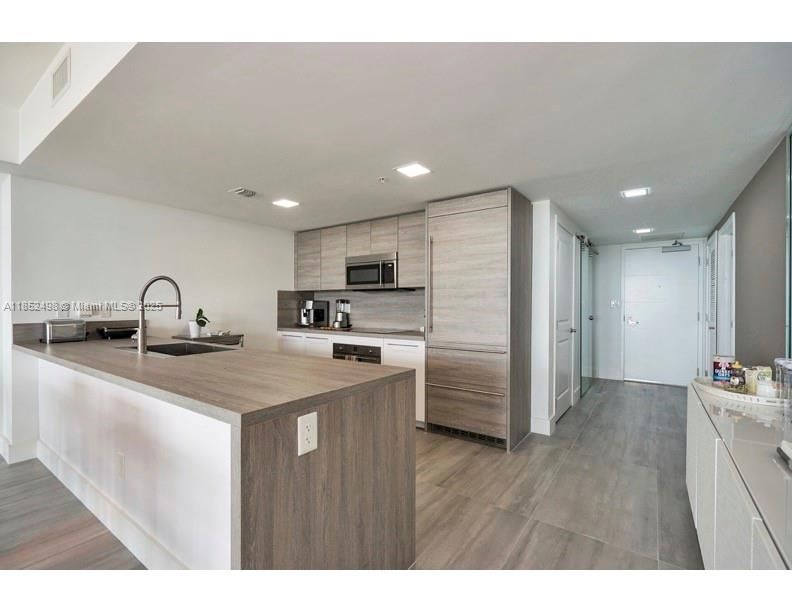 For Sale: $1,100,000 (3 beds, 3 baths, 1753 Square Feet)