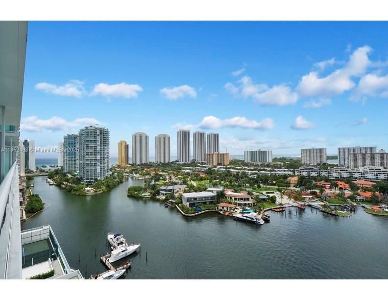 For Sale: $1,100,000 (3 beds, 3 baths, 1753 Square Feet)