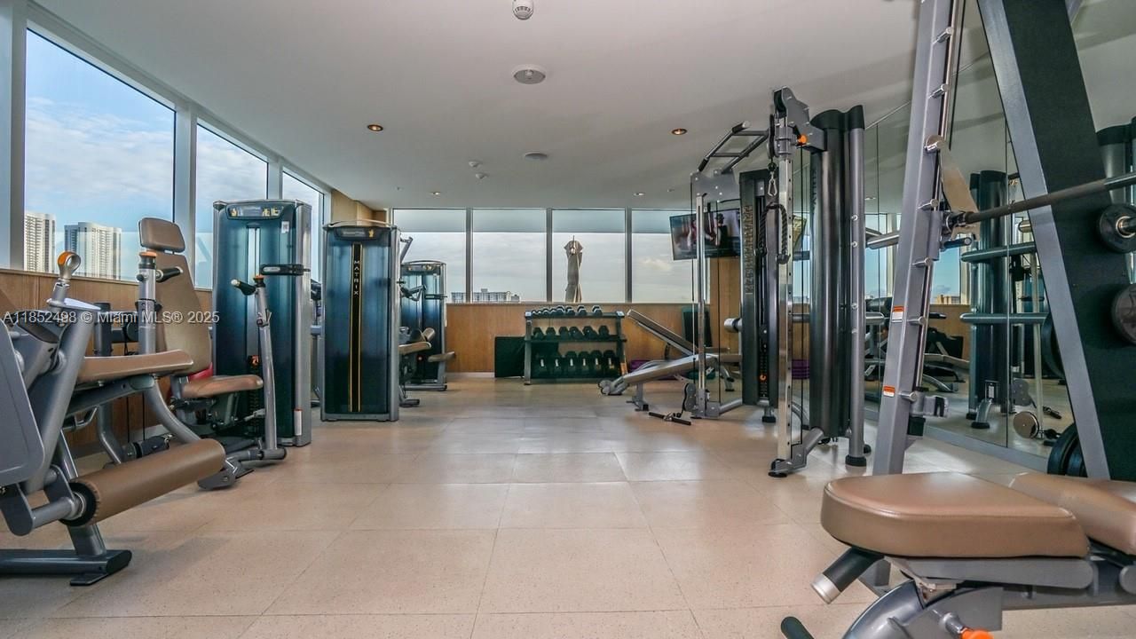 For Sale: $1,100,000 (3 beds, 3 baths, 1753 Square Feet)