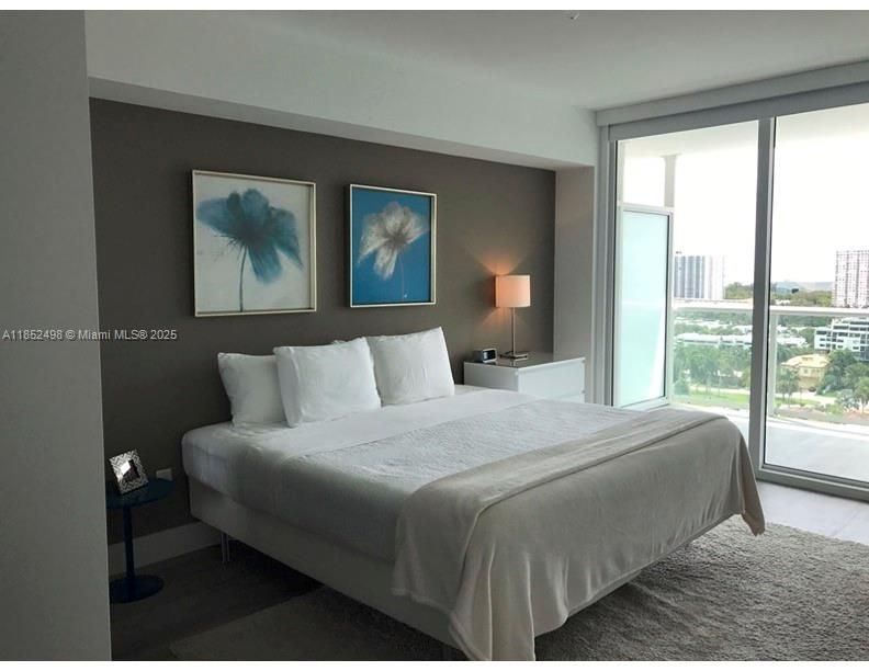 For Sale: $1,100,000 (3 beds, 3 baths, 1753 Square Feet)