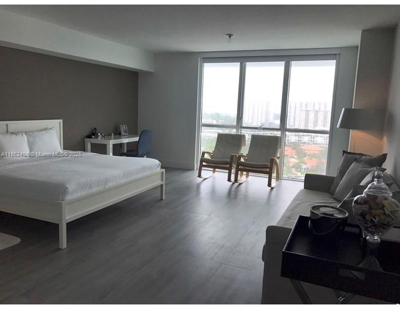 For Sale: $1,100,000 (3 beds, 3 baths, 1753 Square Feet)