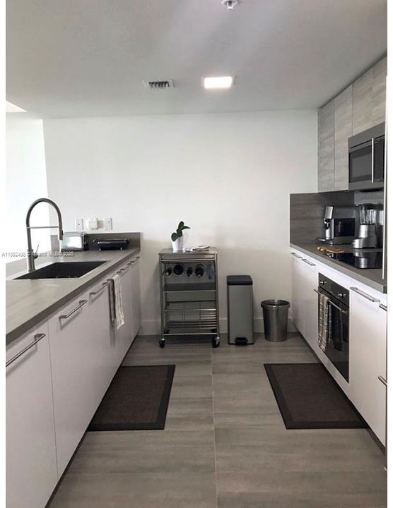 For Sale: $1,100,000 (3 beds, 3 baths, 1753 Square Feet)