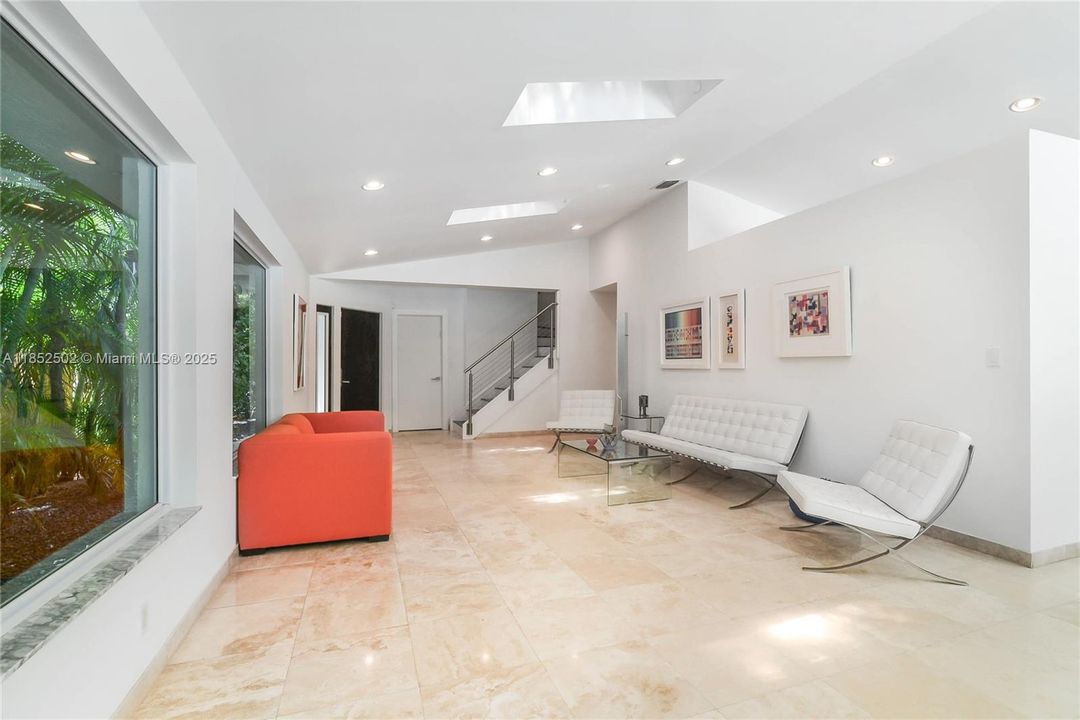 For Sale: $3,550,000 (4 beds, 2 baths, 2256 Square Feet)