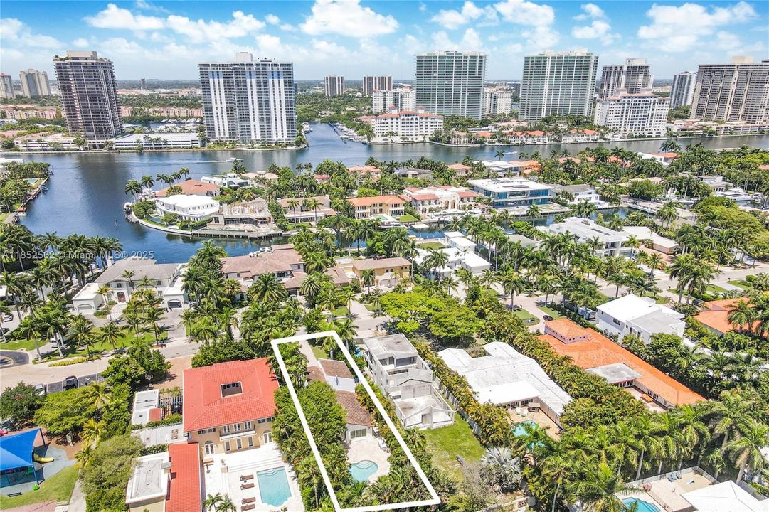 For Sale: $3,550,000 (4 beds, 2 baths, 2256 Square Feet)