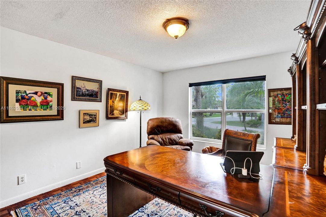 На продажу: $1,348,800 (6 спален, 4 ванн, 4323 Квадратных фут)