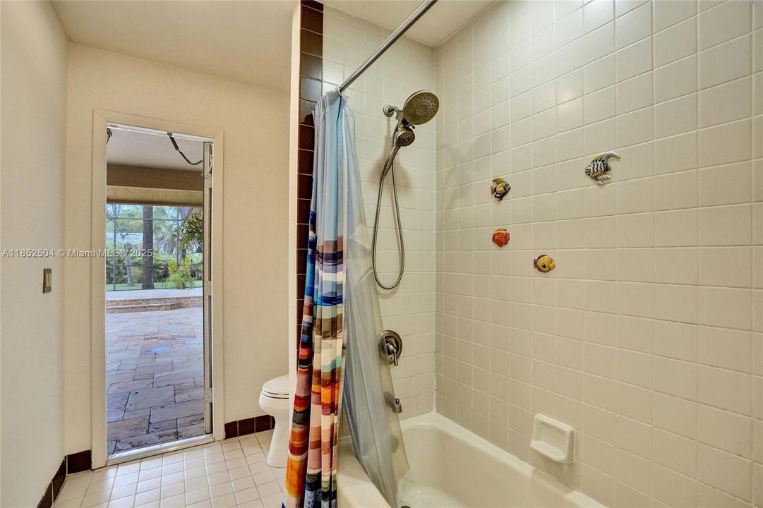 На продажу: $1,348,800 (6 спален, 4 ванн, 4323 Квадратных фут)