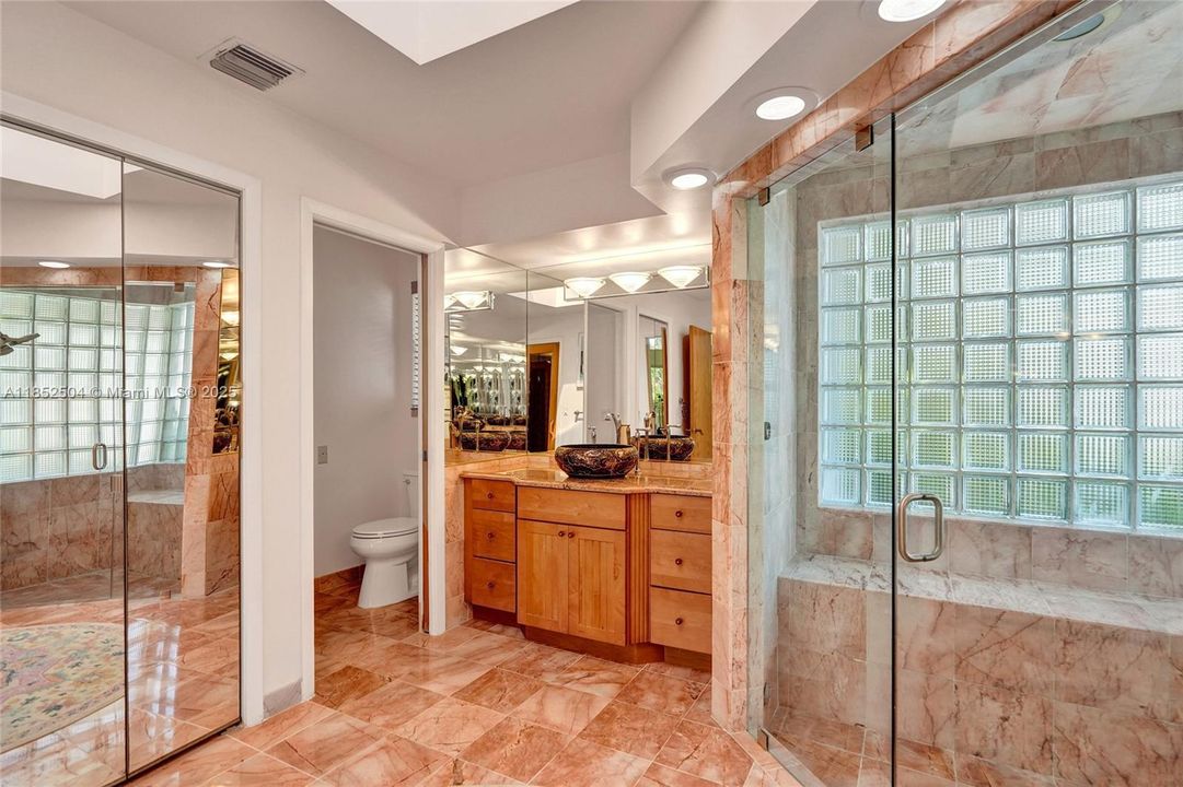 На продажу: $1,348,800 (6 спален, 4 ванн, 4323 Квадратных фут)