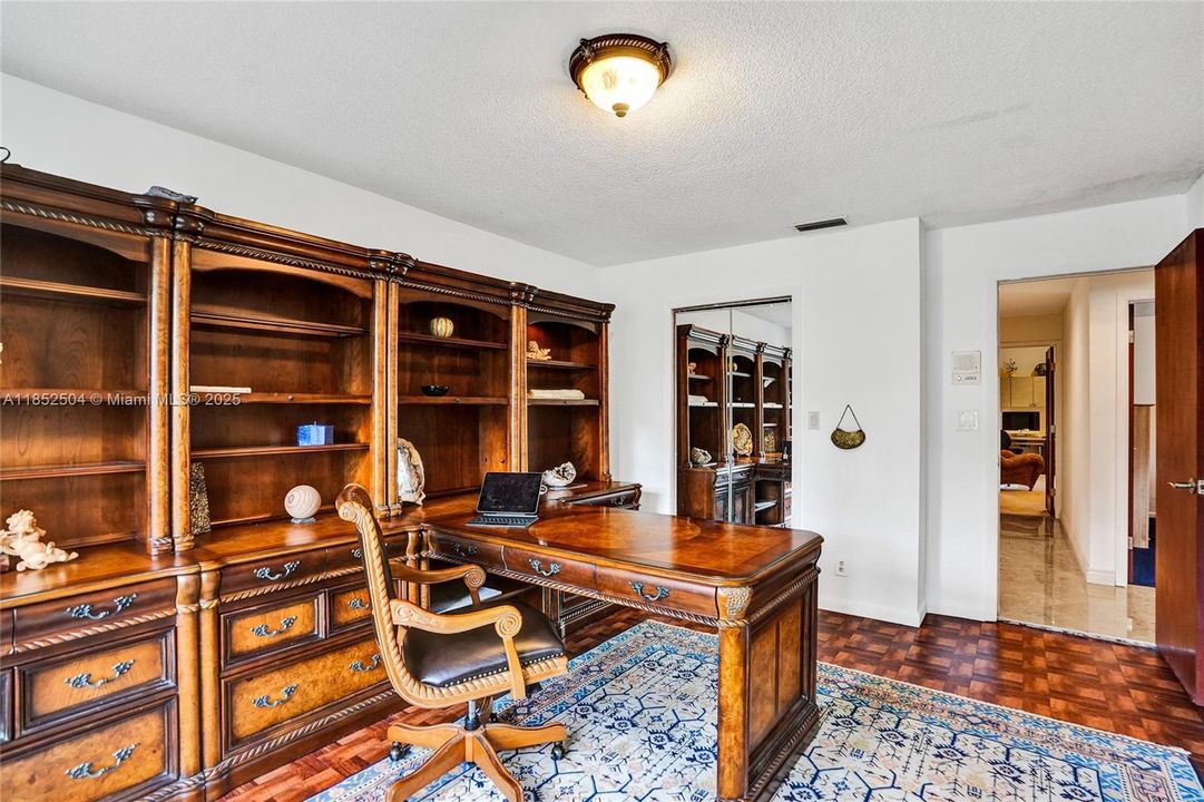 На продажу: $1,348,800 (6 спален, 4 ванн, 4323 Квадратных фут)