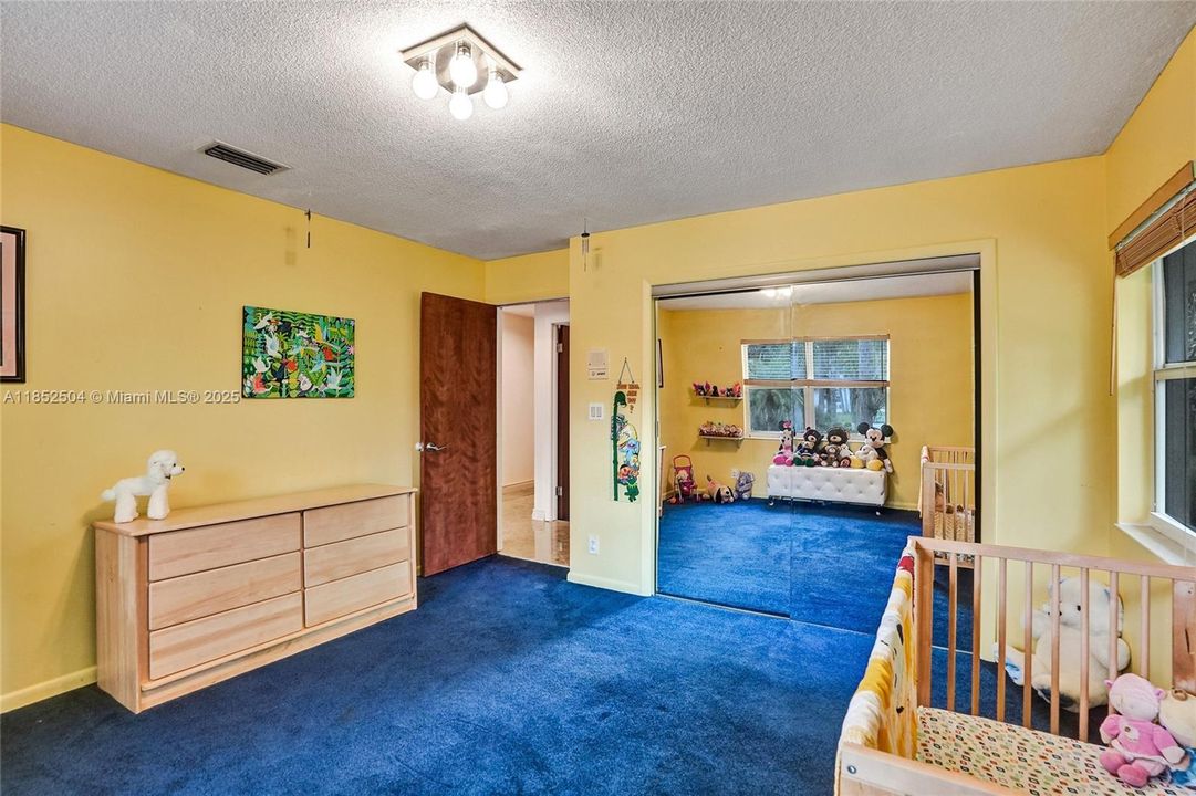 На продажу: $1,348,800 (6 спален, 4 ванн, 4323 Квадратных фут)