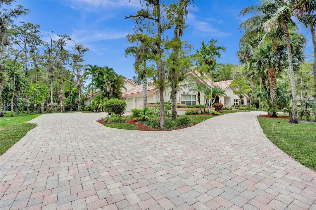 На продажу: $1,348,800 (6 спален, 4 ванн, 4323 Квадратных фут)