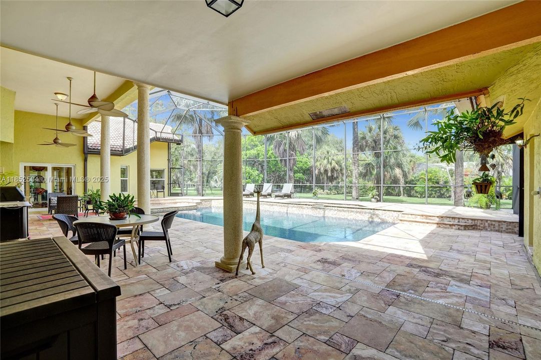 На продажу: $1,348,800 (6 спален, 4 ванн, 4323 Квадратных фут)